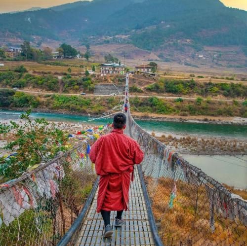  میریم با یه ایرباس لیتلی نکن لباستو هی باز لیلی