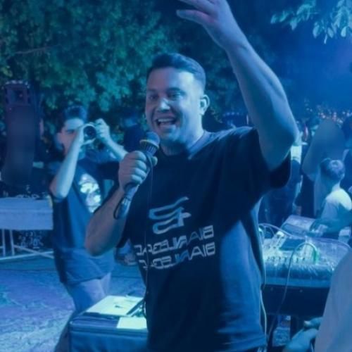 علی احمدیانی چشام برات پر میزدن تو که برام پر پر شدی