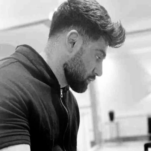 دانلود آهنگ ﭼﺸﺎت ﭼﺮﺧﻴﺪن ازت ﺑﺪ دﻳﺪم ﻳﻜﻰ ﺟﺎم اوﻣﺪ از محمد محرمی