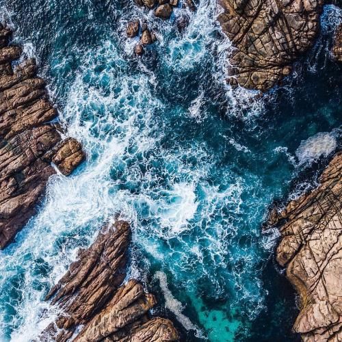  هنوز خیابونا قلابه میکشمت صلابم هنوز بیتام سنده