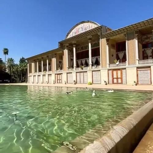 بگو ببینم کی شده بست و نبودم گرفتی خود ژستو