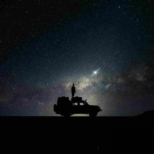 بی اون چرا تو بالکنم تنها همسفر تو راهم خودم