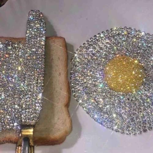 تقریباً حال هممون بده هر روز یه چی ازمون کمه