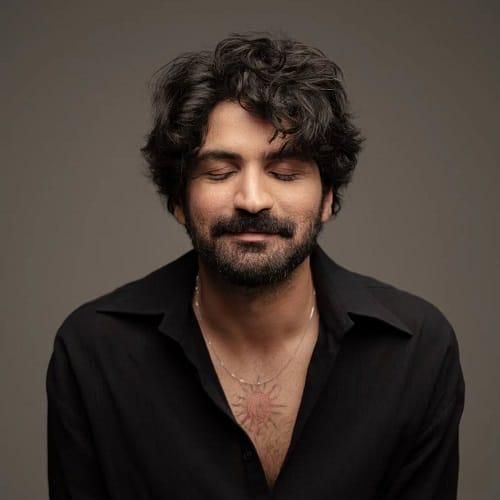 عرفان طهماسبی تنهای تنها در اوج دردم تنهای تنها با شب چه کردم